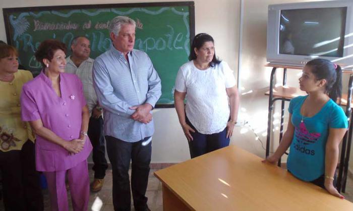Díaz-Canel nimmt an Feier zu Schuljahresbeginn in Pinar del Rio teil
