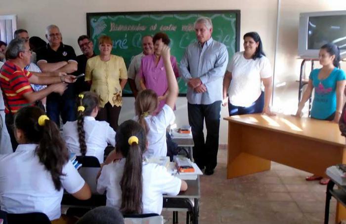 Díaz-Canel nimmt an Feier zu Schuljahresbeginn in Pinar del Rio teil