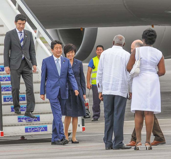 Premierminister Japans in Kuba eingetroffen