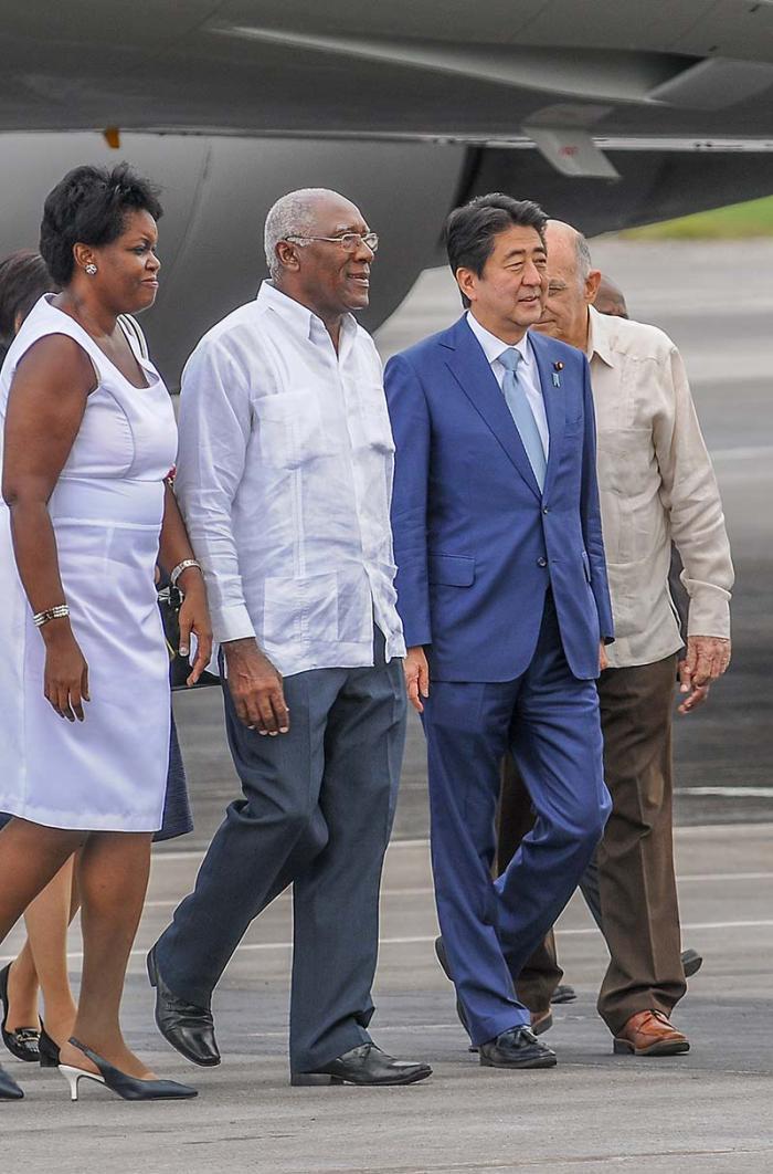 Premierminister Japans in Kuba eingetroffen