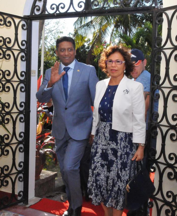 embajada2