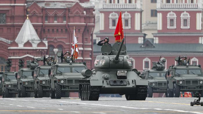 Systeme der russischen Artillerie auf der Militärparade in Moskau