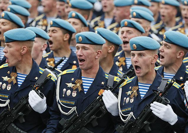 Kadetten auf der Militärparade in Moskau