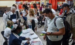 Die epidemiologische Überwachung aller Reisenden, die ins Land kommen, wird weiter verstärkt.
